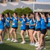 Grupo de jóvenes bailando